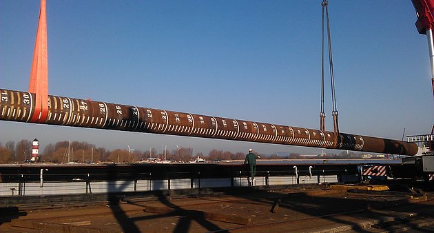 Loading of long material