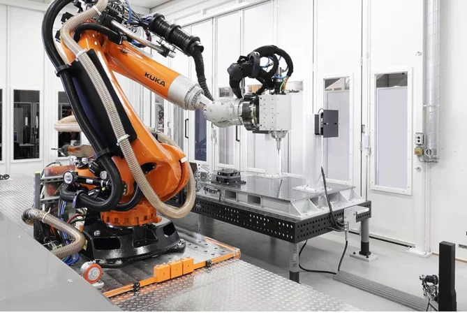 CNC-Beschickungszelle mit Robotereinheit