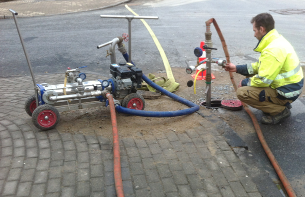 Pressure testing using the contraction method