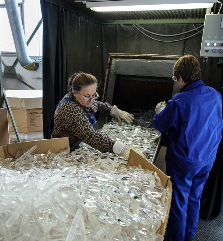 Grob vermahlene Acrylglas-Angüsse