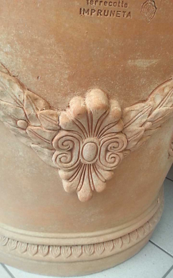 Detail einer Terracotta-Verzierung