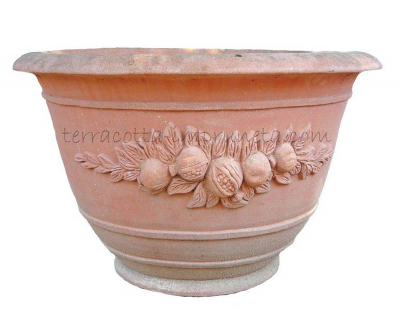 Terracotta-Topf mit ausgeprägter Frucht-Girlande
