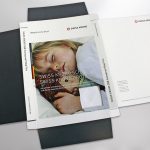 Individuell gestaltete Musterbox mit Druck- und Materialmustern