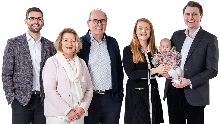 Familienfoto der Familie Graf samt Nachwuchs