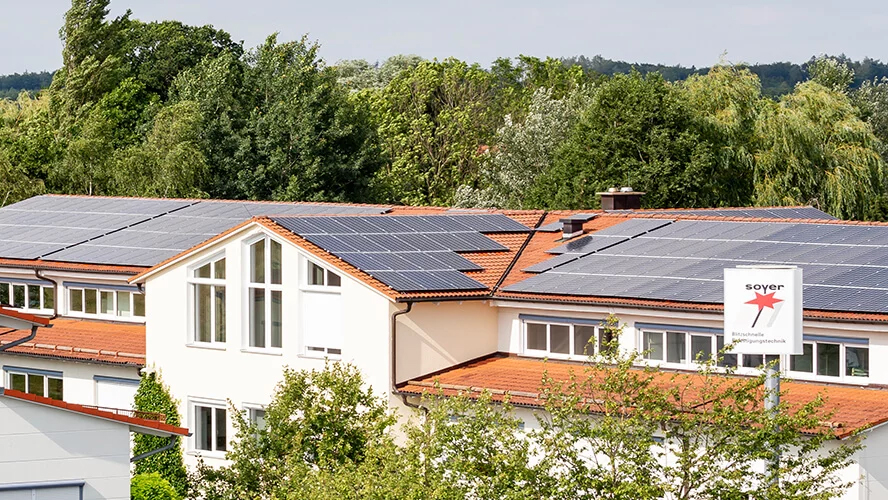 Umweltschutz: Photovoltaikanlage auf den Firmengebäuden