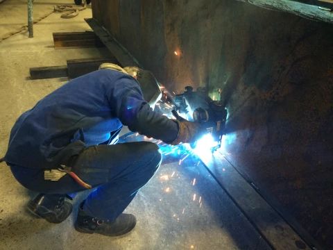 Welding tractor in operation