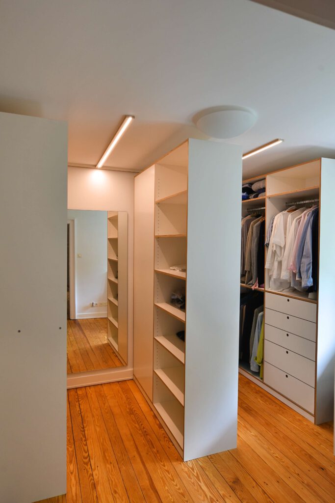 Begehbarer Kleiderschrank