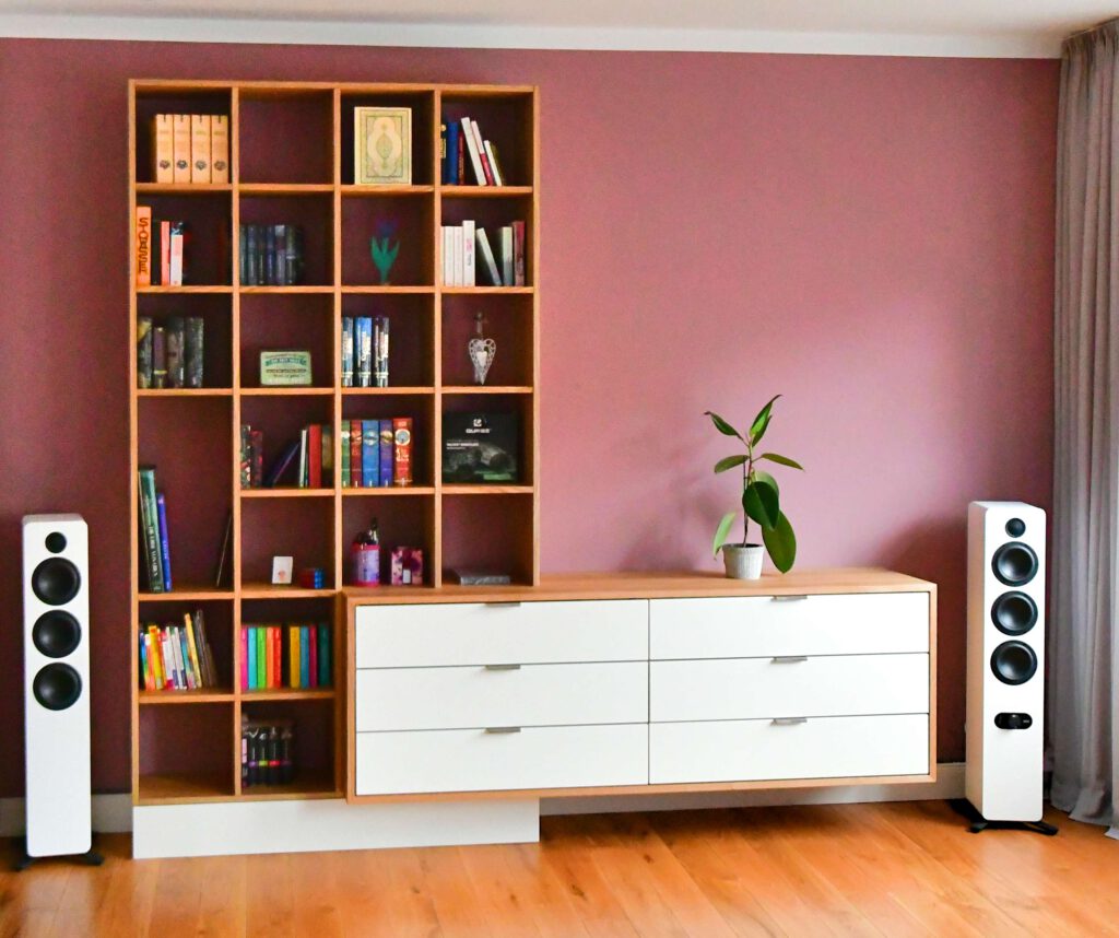 Hängendes Sideboard