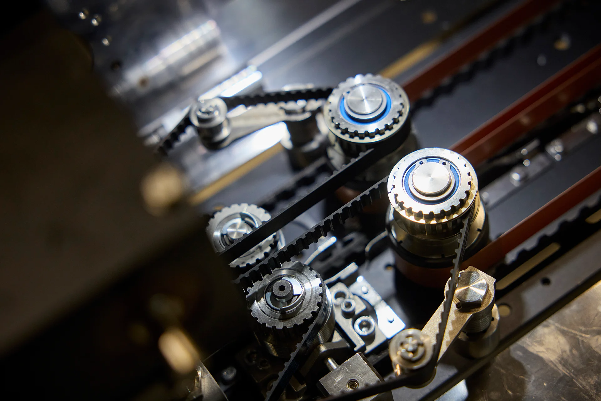 Material Handling – Intralogistik- und Paketsysteme
