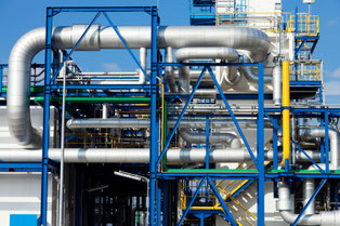 Refinery: shutdown, maintenance, welding, piping