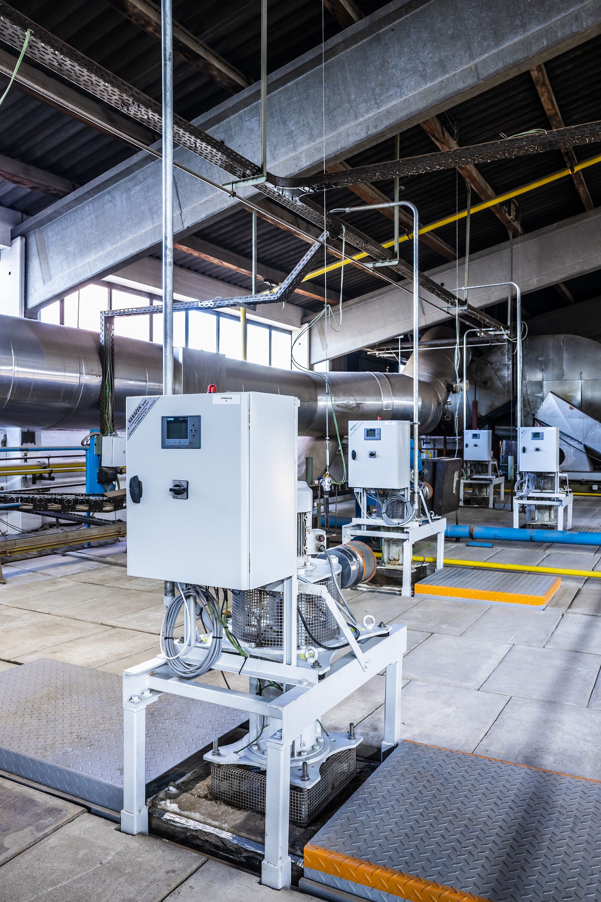 Anlagenumfeld in der keramischen Baustoffindustrie