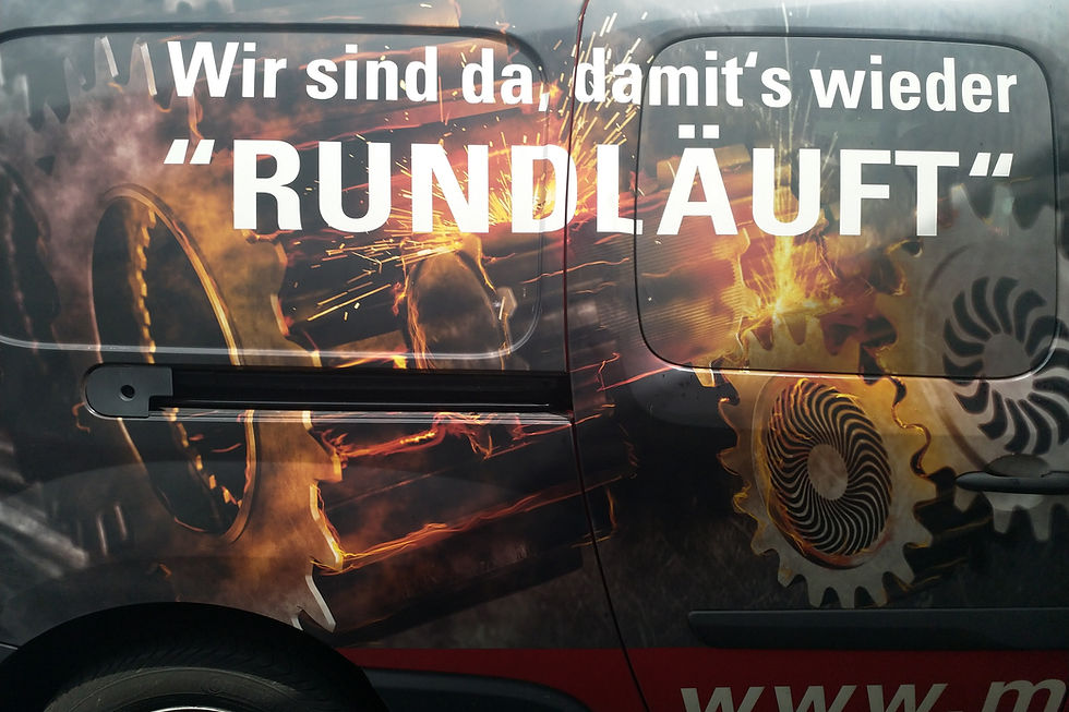 Mitarbeiter der Maremo GmbH bei der Arbeit