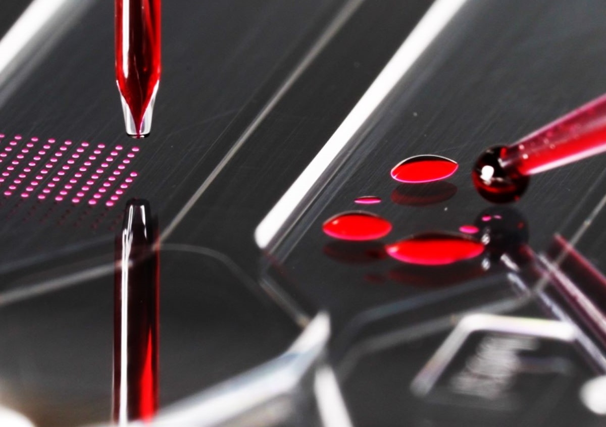 Picoliter-Tropfen im Vergleich zu 10-µL-Pipette