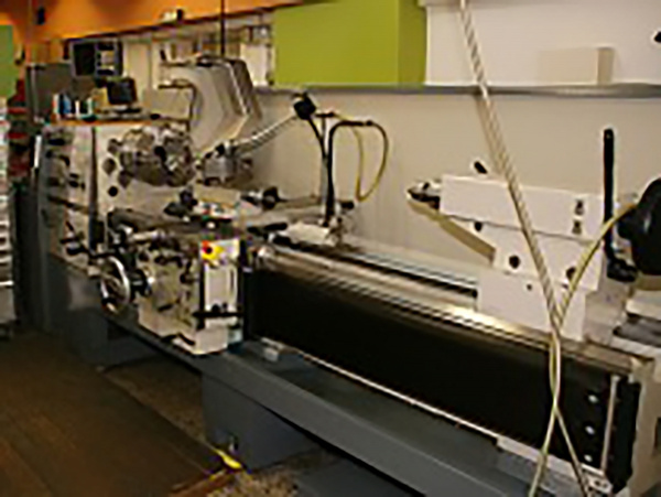Konventionelle Drehmaschine Fat TUR 630M