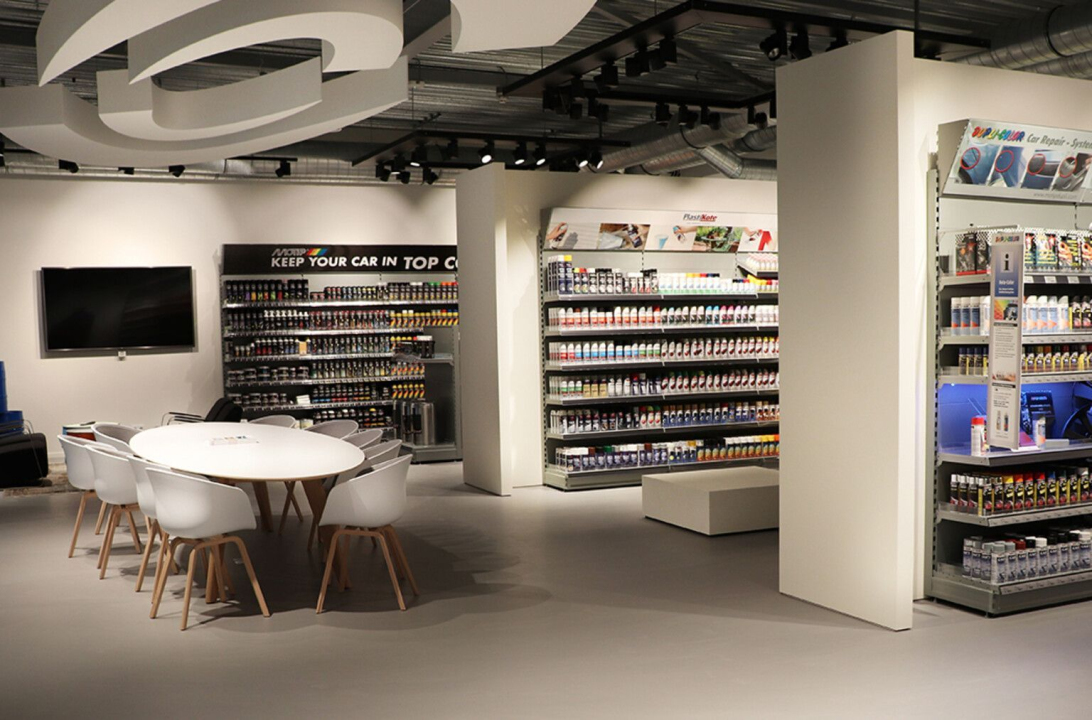 Experience Centre mit Spritzkabine