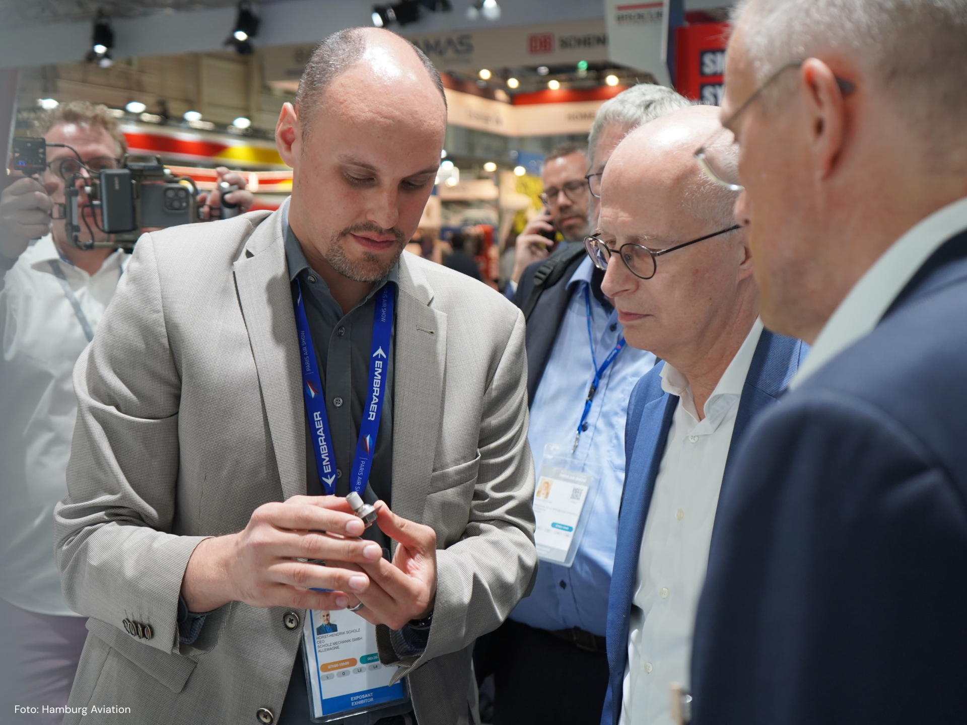 Paris Air Show 2025: Bürgermeister Peter Tschentscher bei SCHOLZ MECHANIK