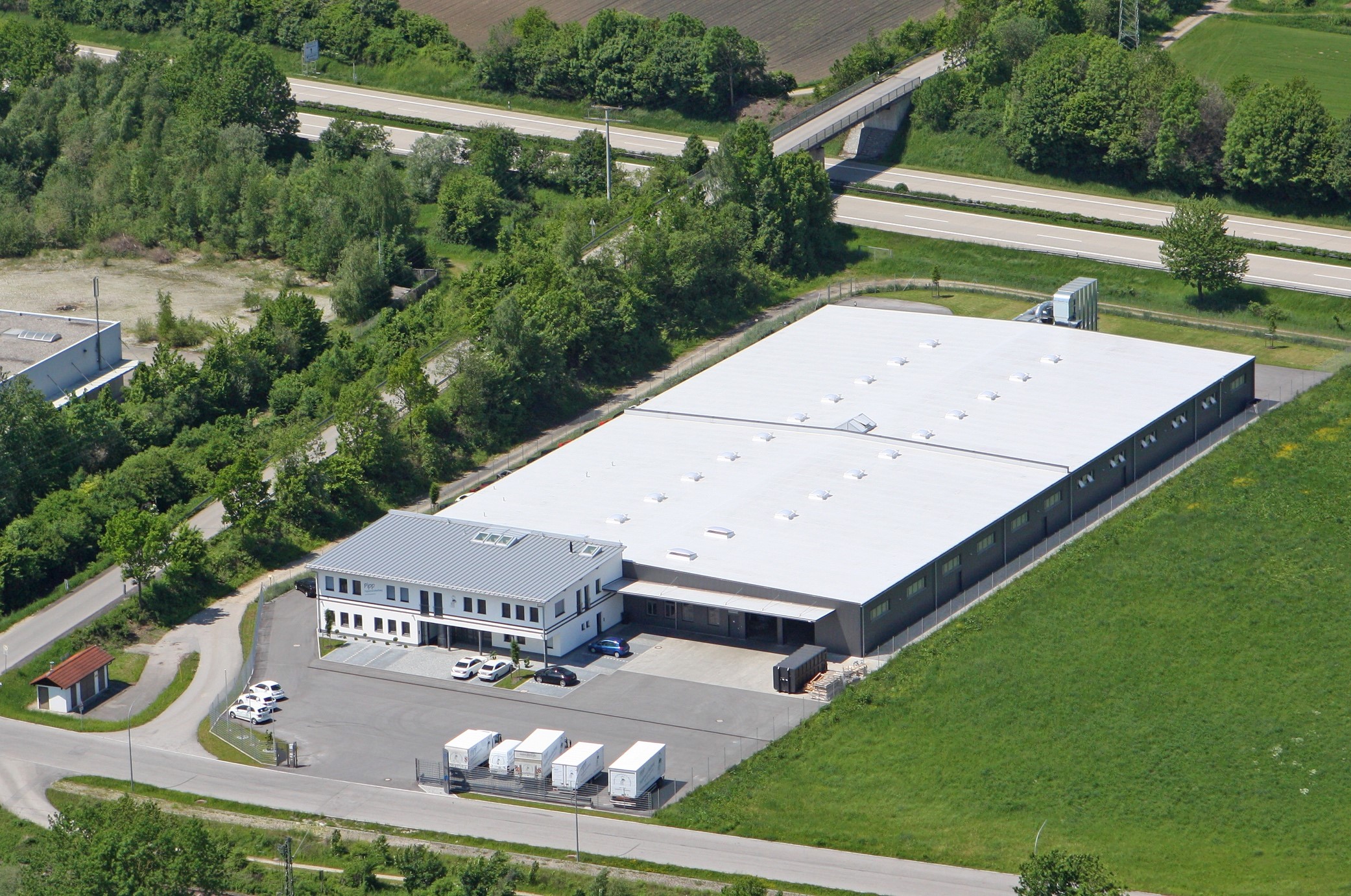 Außenansicht des Firmengebäudes in Essenbach-Altheim