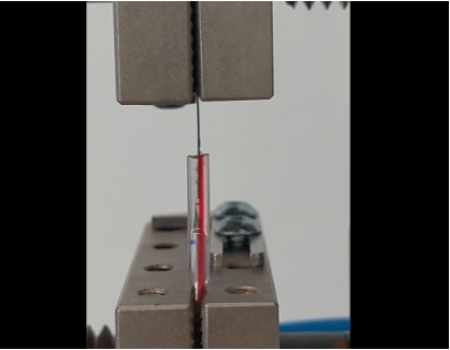 Klebstofffestigkeitsprüfung an Nitinol