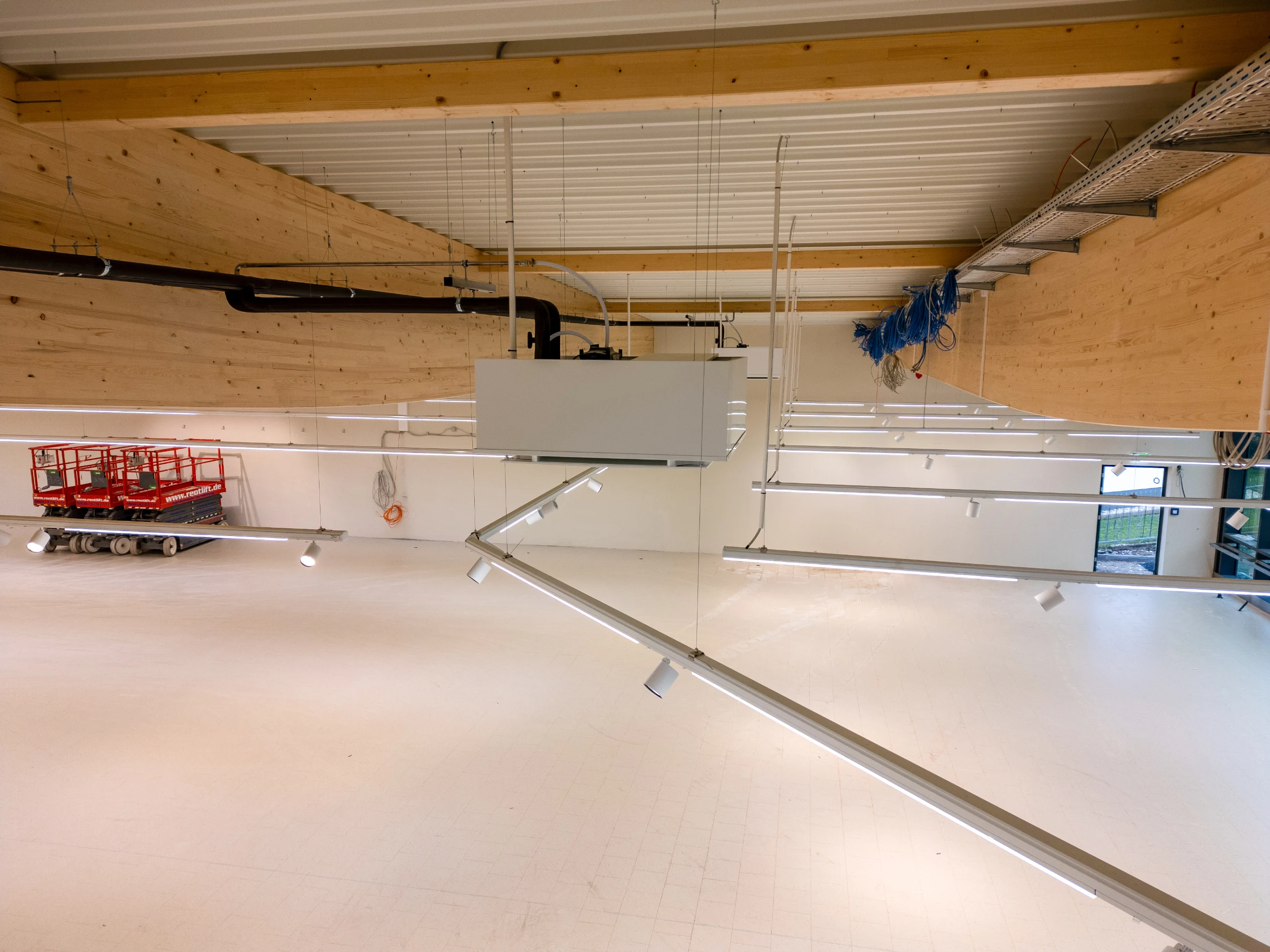 Deckenlüftungsanlage in Handelsimmobilie