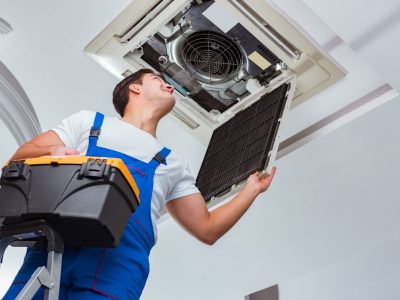 Service-Techniker im Einsatz