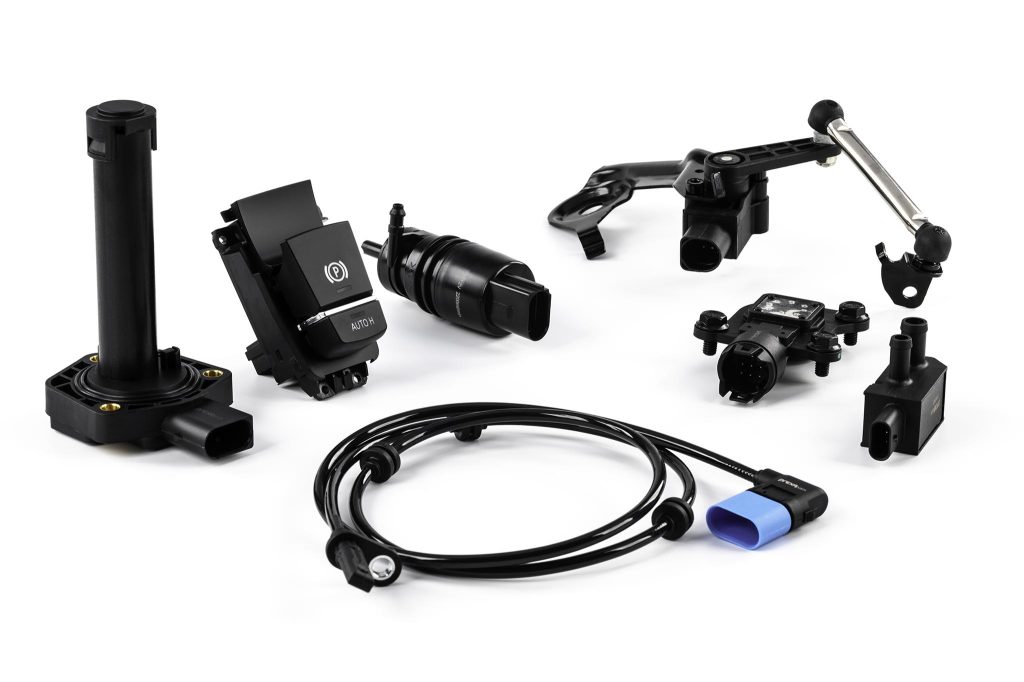 Sensoren, Kabel und Steuerungselemente der Fahrzeug-Elektrik