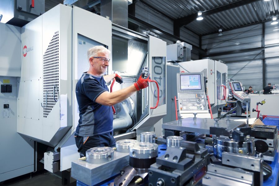 Schweißvorrichtung Aggregateträger – Batterietechnik
