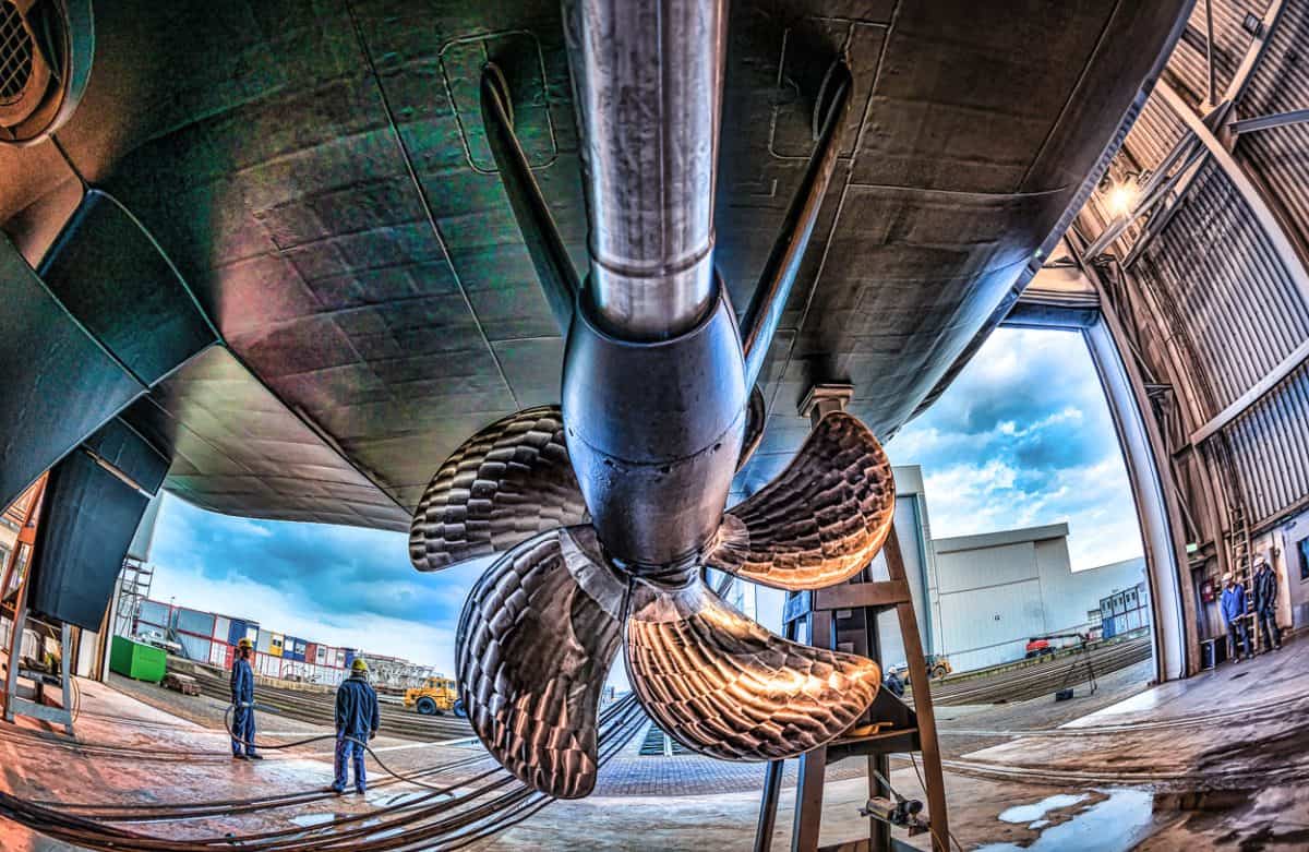 Refit & Services an der Werft