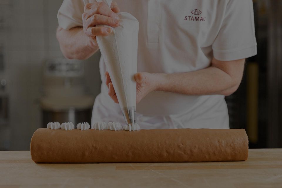 Anwendungstechnik: Dekoration einer Schoko-Roulade