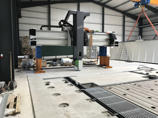 Service on a CNC machining centre
