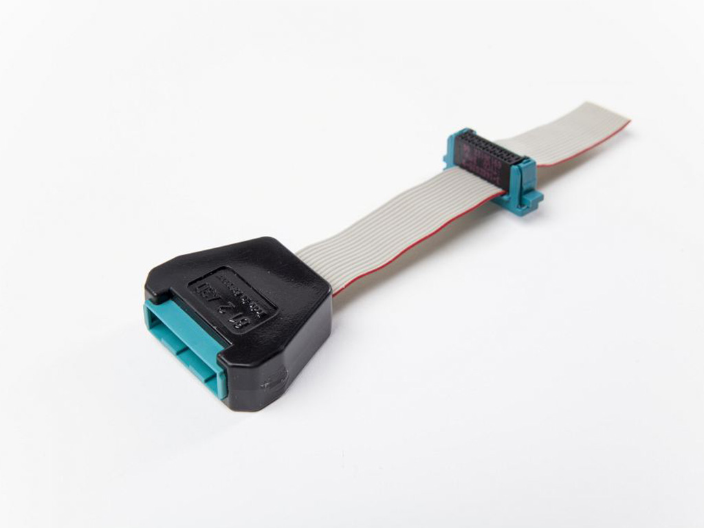 Umspritzter Flachbandkabel-Adapter