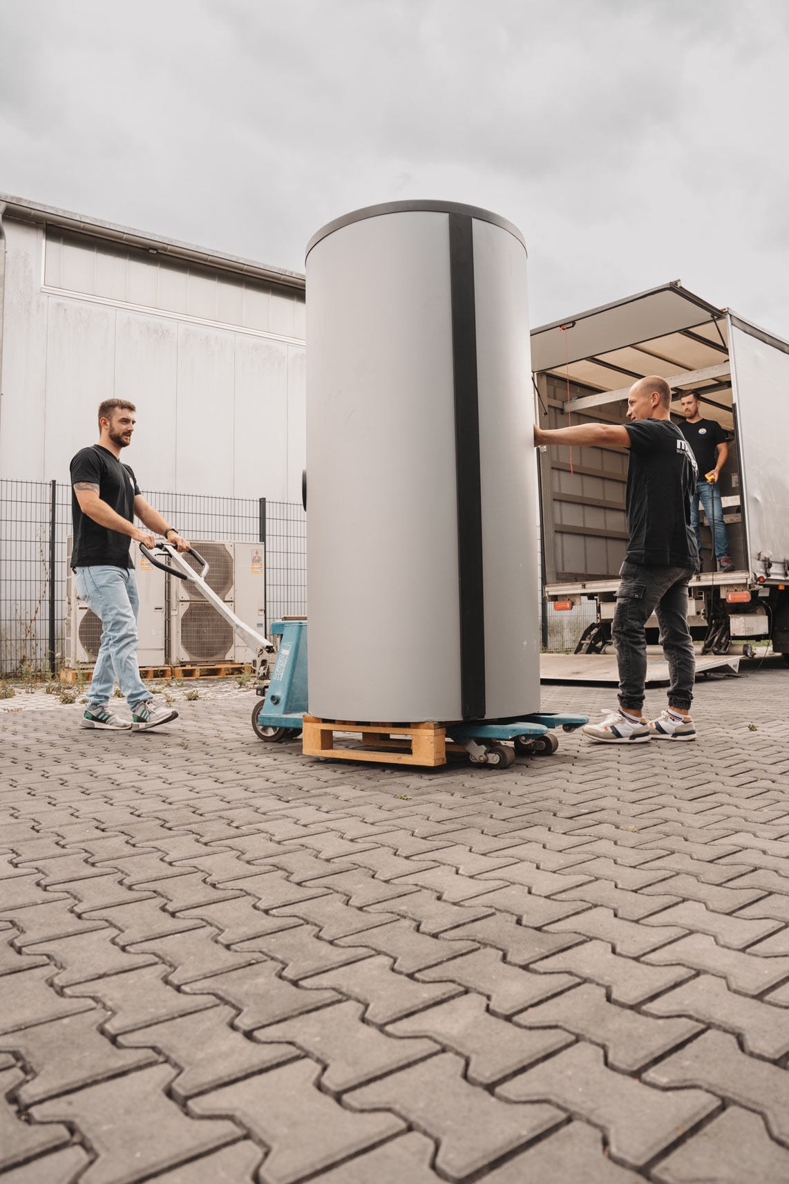 Buffer storage tank