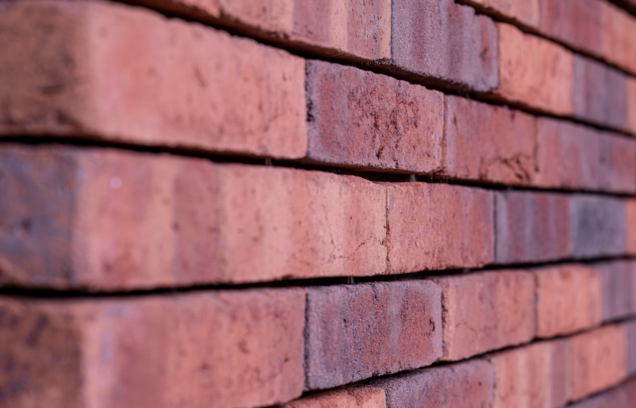 Rote Backsteinmauer