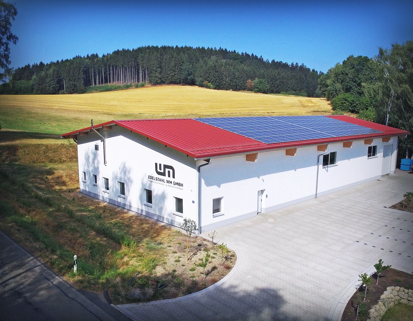 Produktionshalle Wiesenfelden von außen