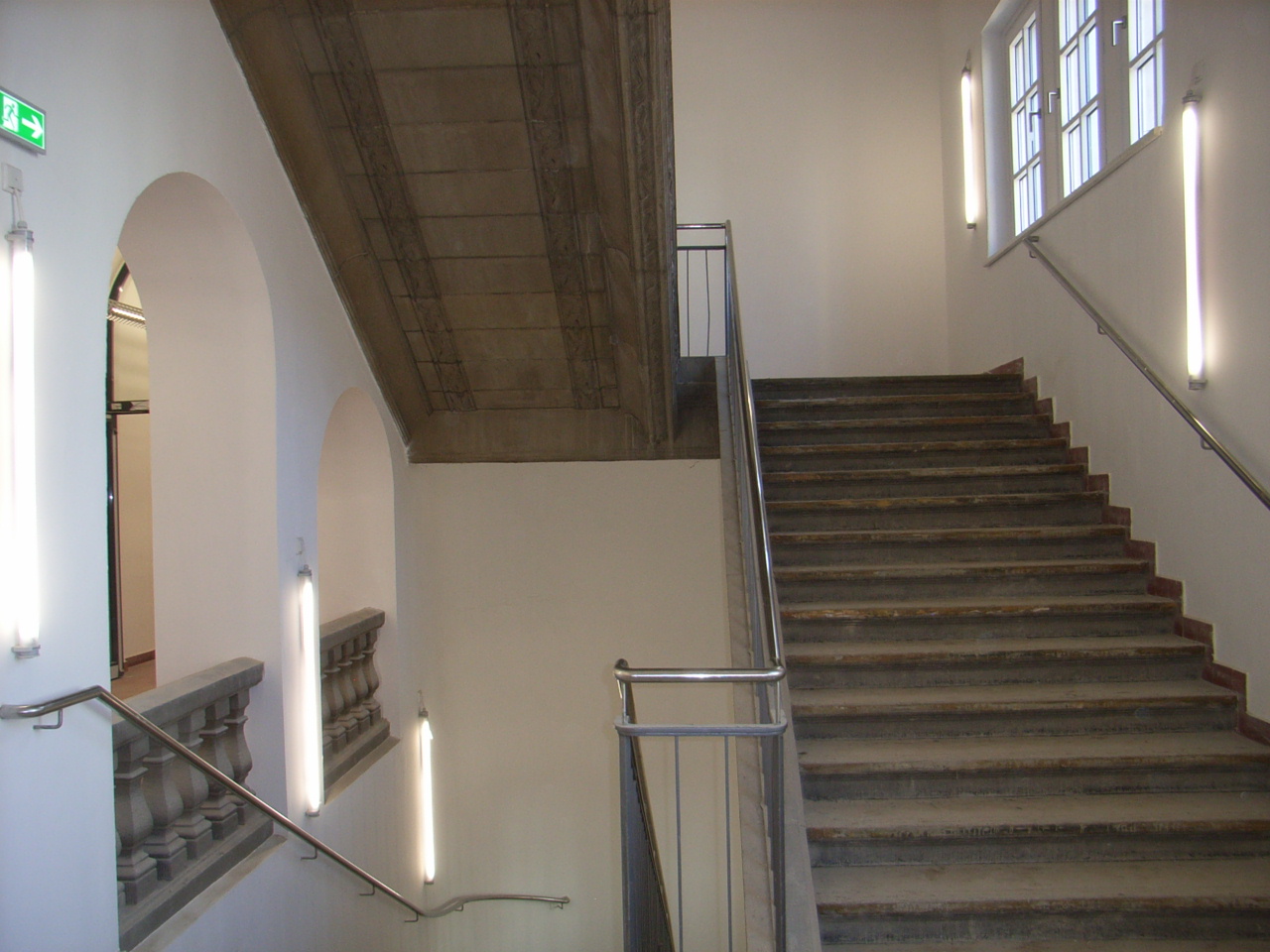 Mund-Kiefer-Gesichtschirurgie, Legienstraße