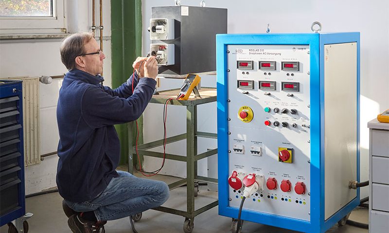 Funktionsprüfung von Transformatoren am Prüfstand – 100 % Qualitätskontrolle