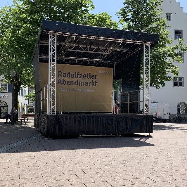 Trailer stage
