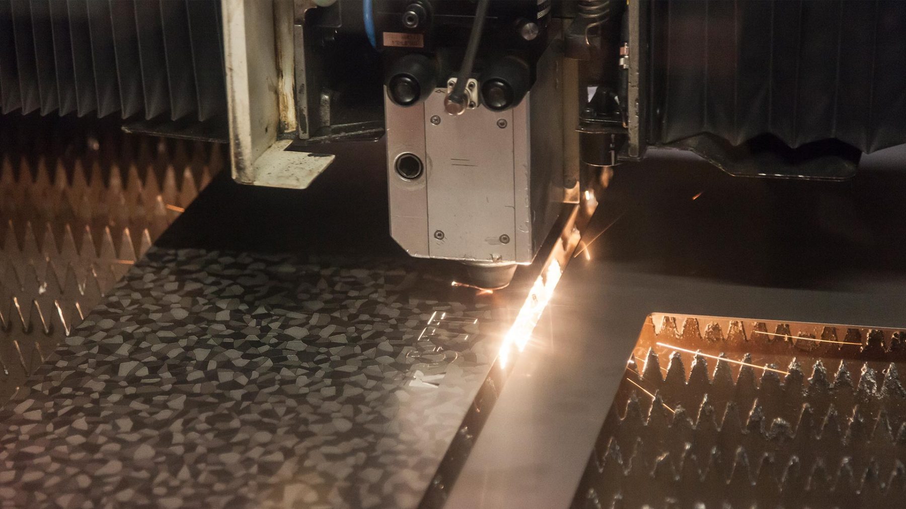 Lasertechnik Rottweil – Fertigung