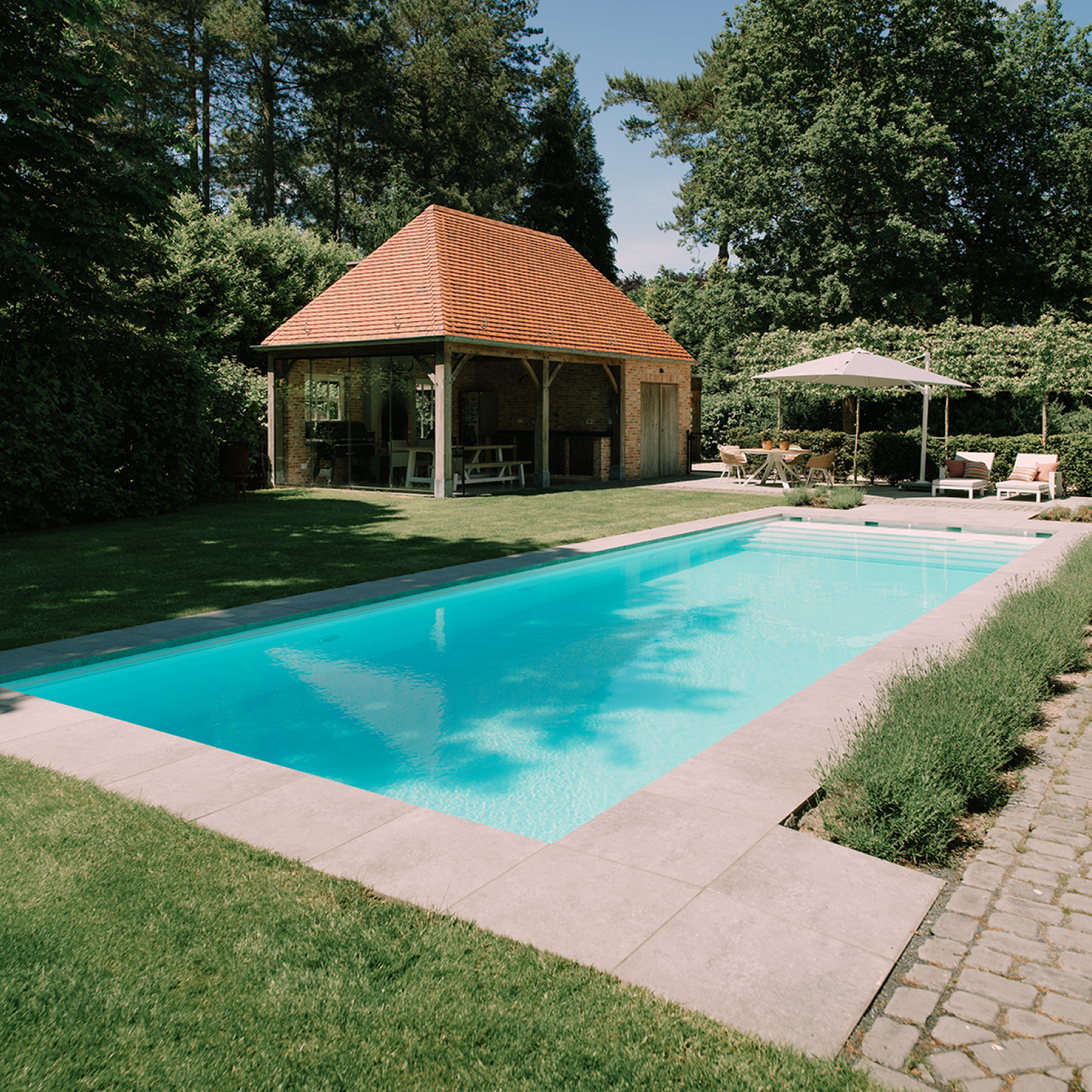 Ausgeführtes Schwimmbadprojekt