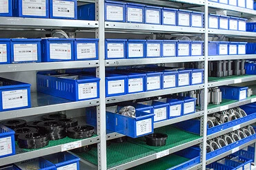 Ersatzteillager und In-House-Ersatzteilproduktion