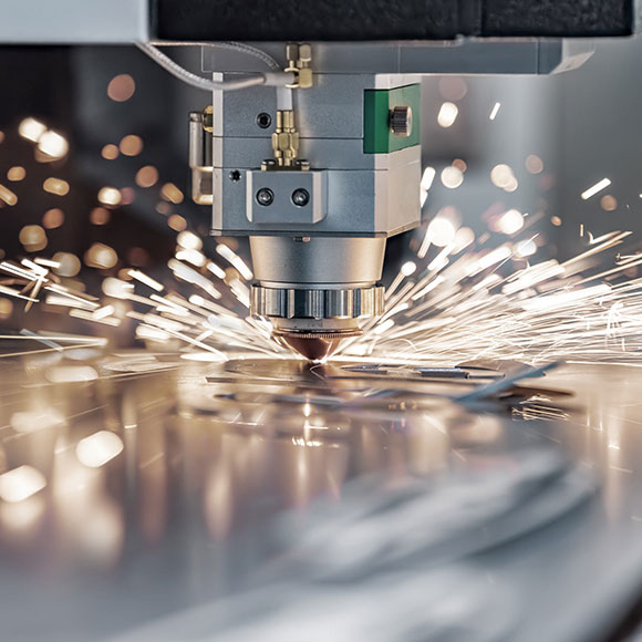 Laserschneideanlage beim Schneiden