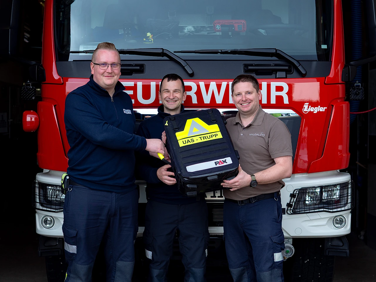 Übergabe UAS-Rucksack an Feuerwehr Fredelsloh