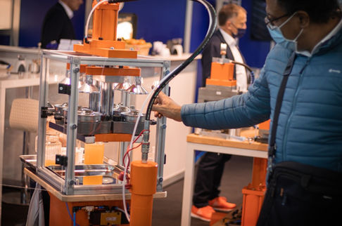 Orange press – demonstration of the pressure intensifier technology
