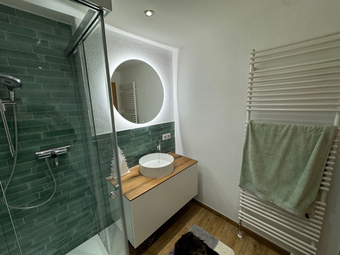 Badezimmer im Neubau eines Mehrfamilienhauses