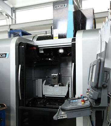 HURCO VMX 30 mit 5-Achs-Spannmittel