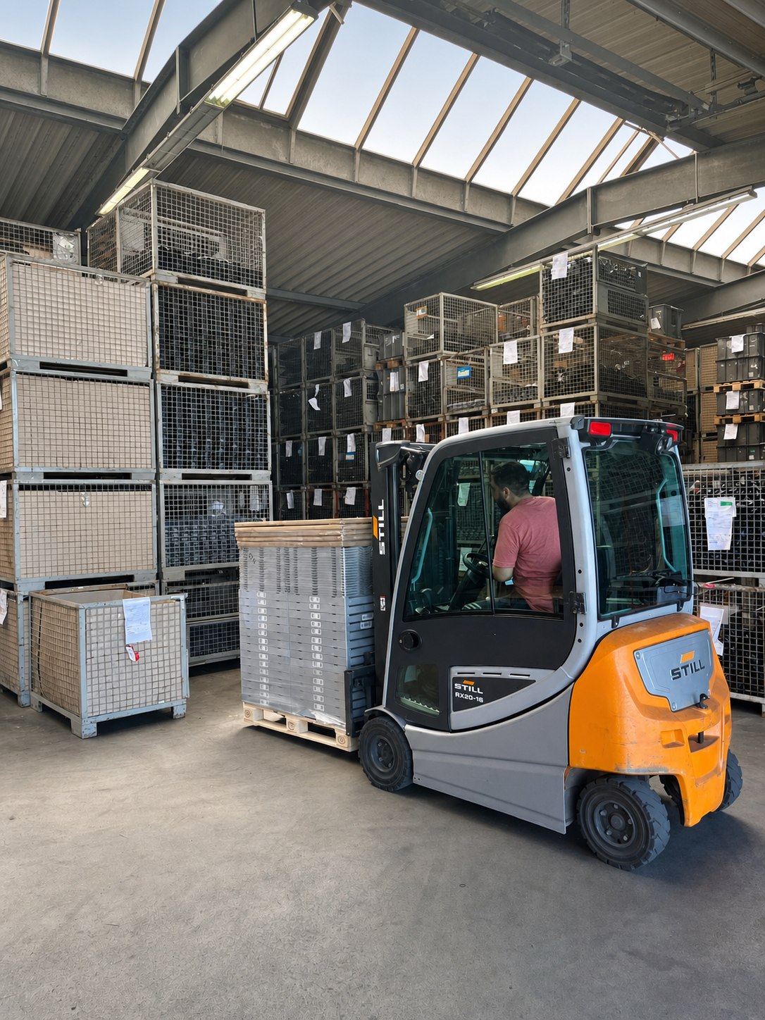 Innerbetrieblicher Materialtransport im Lager