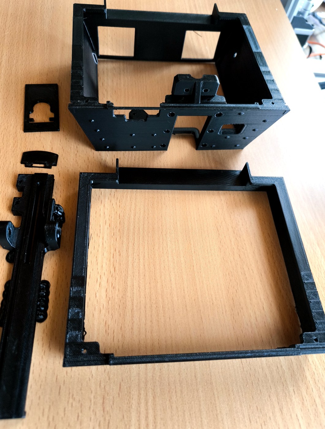 Gehäuse/Chassis mit Bohrbild
