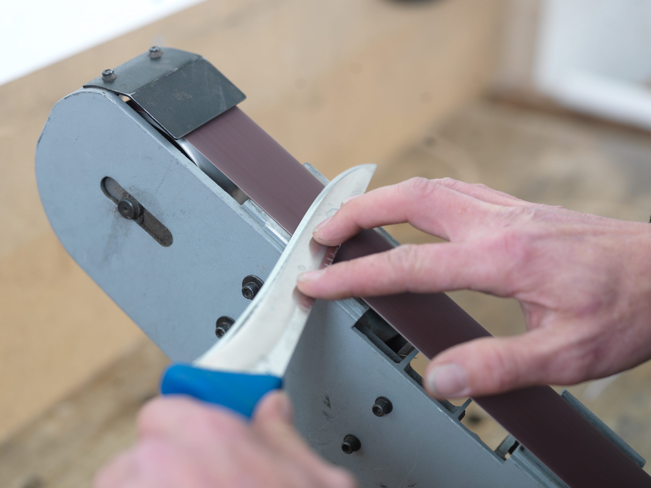 Hobelarbeit an Kunststoffplatte