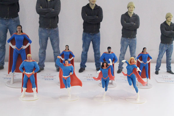 3D-Figuren in Superhelden-Posen