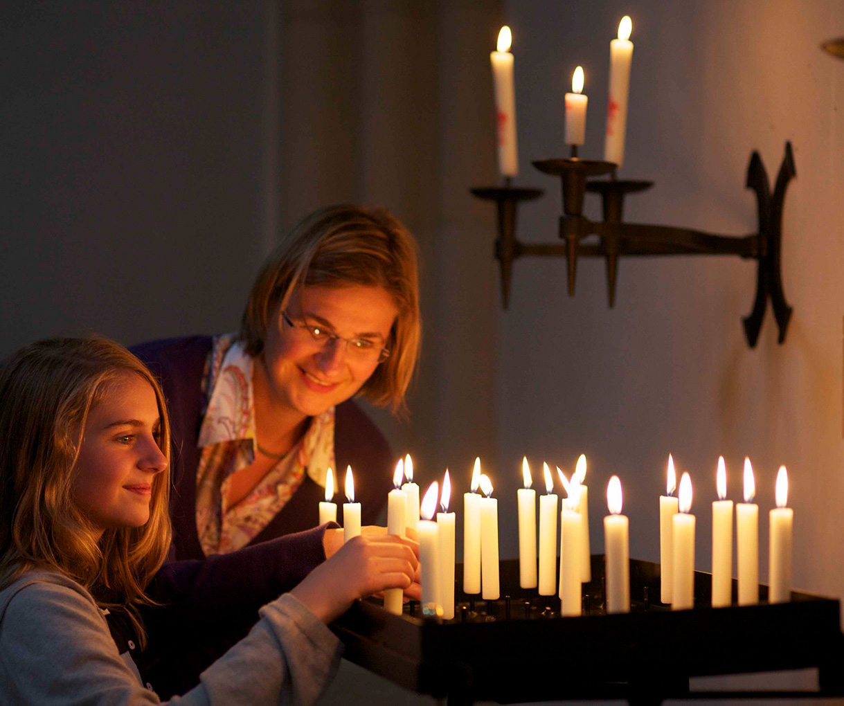 Kerzen im Kircheneinsatz