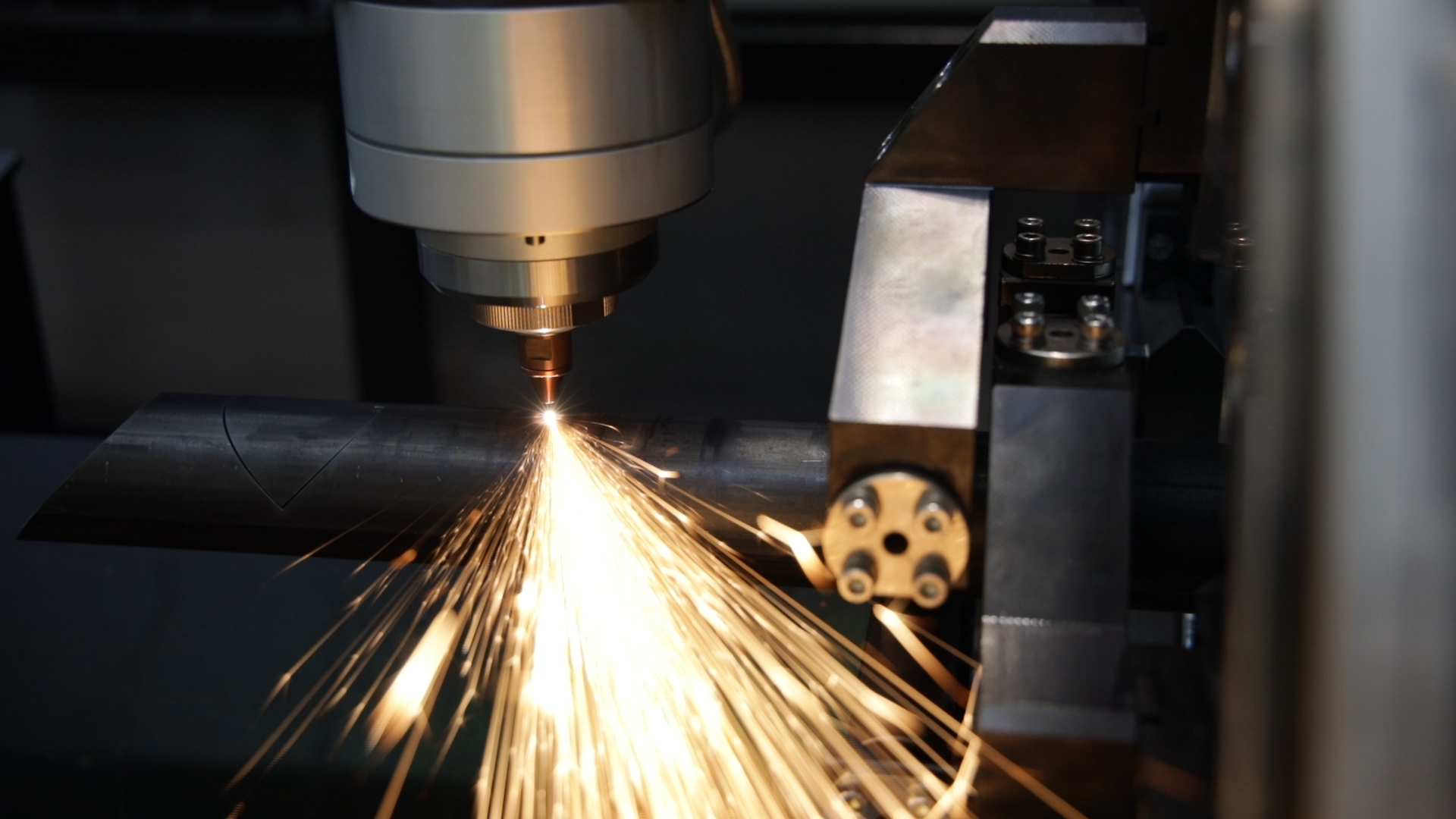 T Series – Rohrlaserschneidanlage